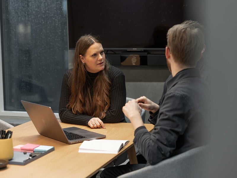 twoday medarbejdere arbejder med kreative B2B-kampagner
