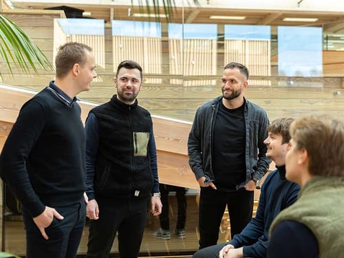 kollegaer i twoday taler sammen
