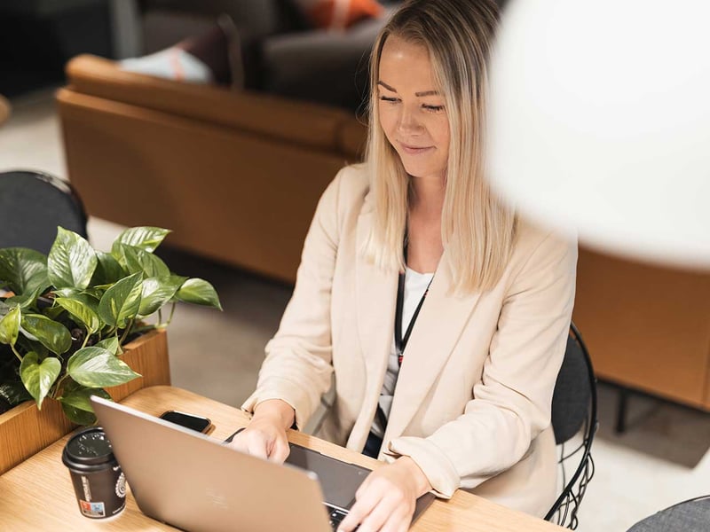 IT-konsulent-giver-overblik-med-Dynamics-365-Customer-Service
